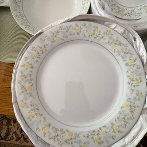 Complete 8 pc set of fine china